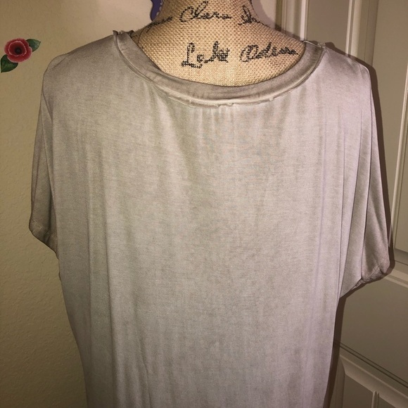Umgee Cream/Tan Mineral Wash Top with Keyhole Front Size Small - Picture 6 of 7